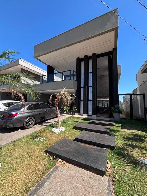 Casa à venda em Aparecida de Goiânia, Parqville Pinheiros, com 4 suítes, com 260 m²